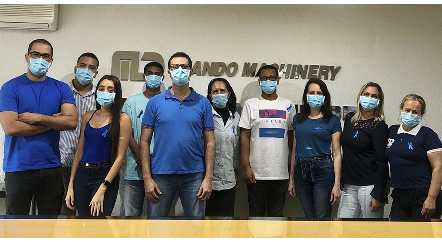 Funcionários juntos para a campanha do Novembro Azul